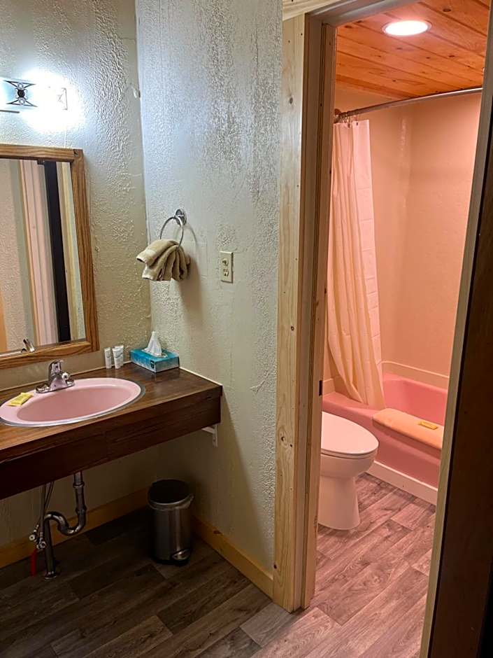 Brookside Motor Inn
