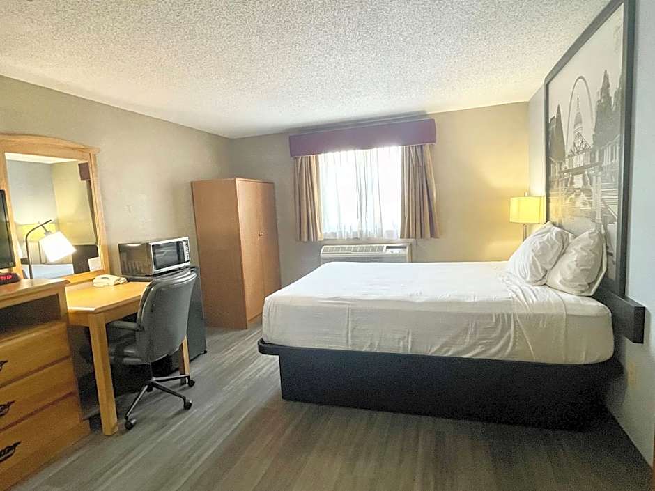 Super 8 by Wyndham St. Clair MO