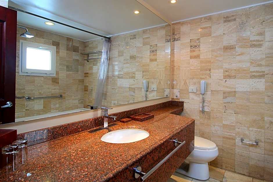 Hotel Windsor House Inn By GEH Suites