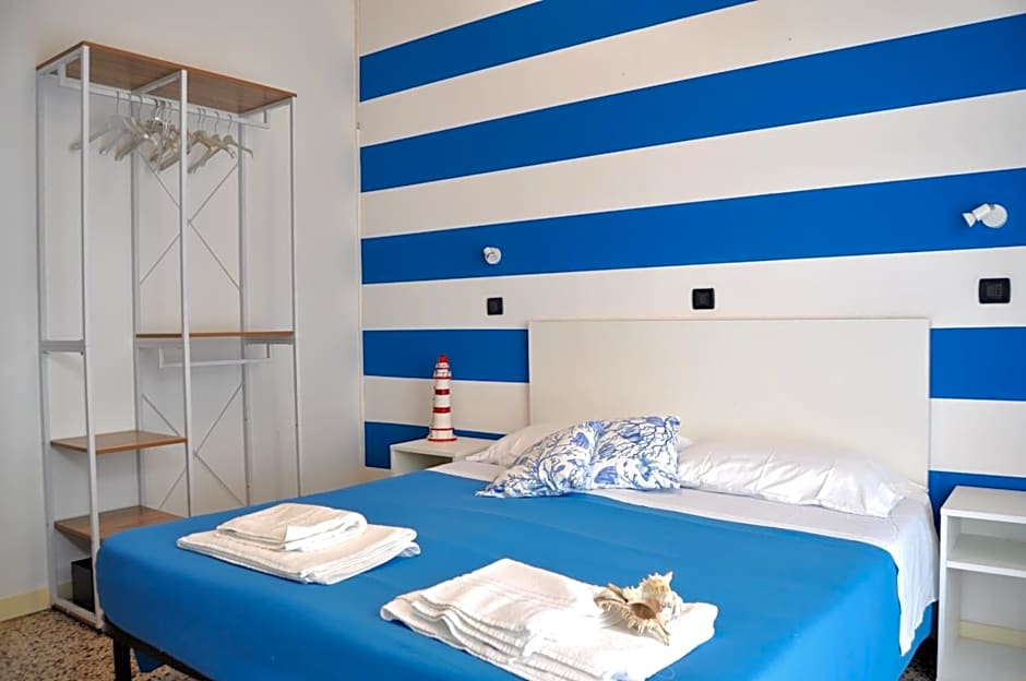 Hotel Susy - Ambienti rinnovati - direttamente su viale Dante e a due passi dal mare