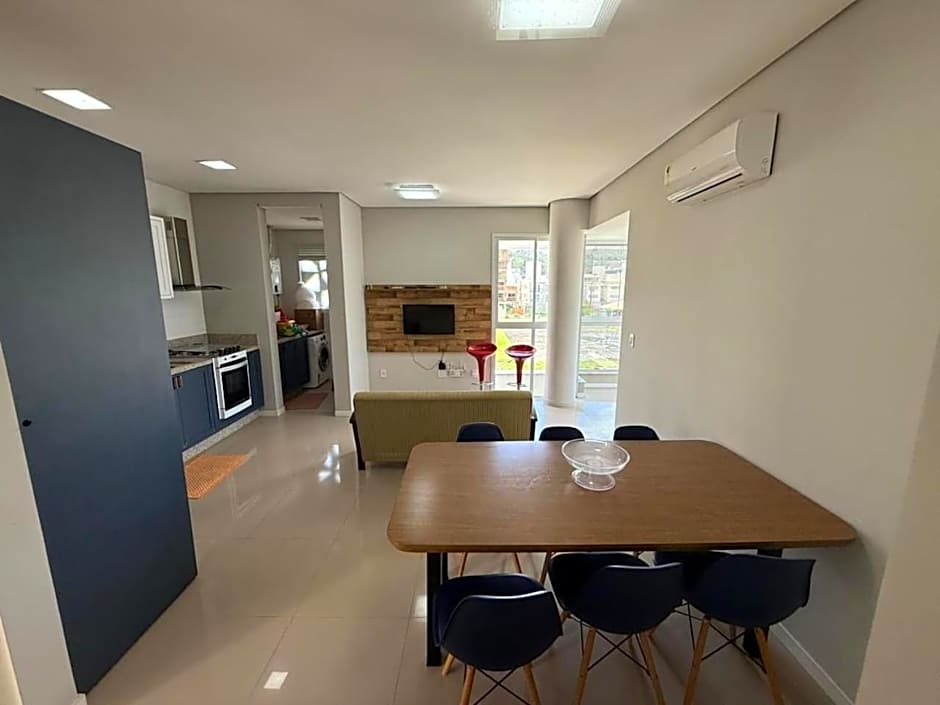 Cód 175 - Apartamento com 2 suítes 400m da Praia de Palmas