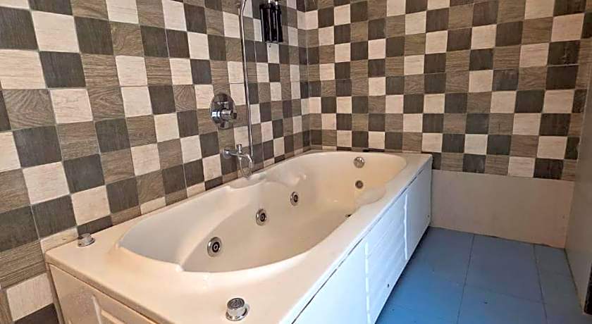 Cloud Green Residency