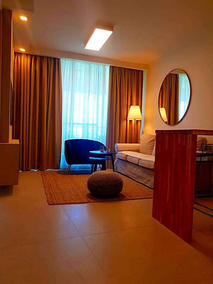 Neot Golf, Ziv's Place