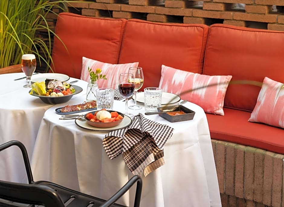 Alexandra Barcelona Hotel, Curio Collection by Hilton
