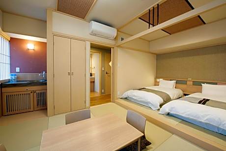 Family Room with Shower and Private Toilet - Eco Plan (No Daily Cleaning)