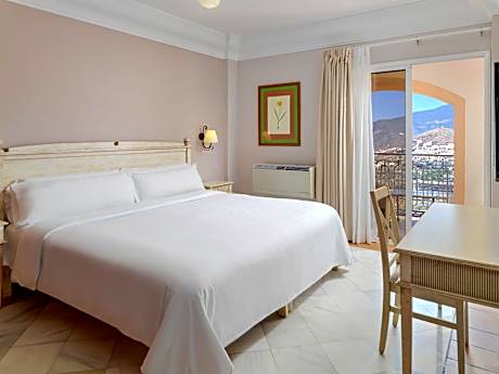 Suite with Mountain View
