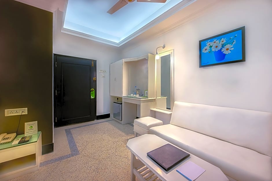 Treebo Trend Green View