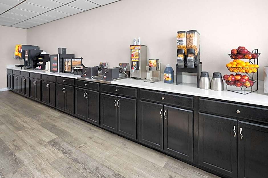 Super 8 by Wyndham Henrietta/Rochester Area