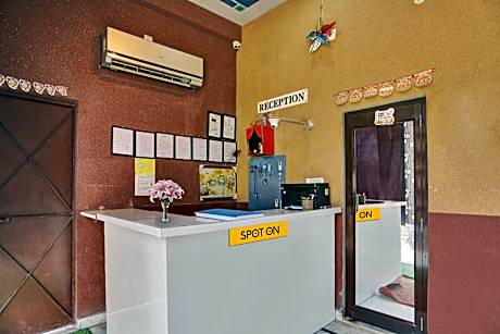 SPOT ON 808115 Blue Heart Guest House