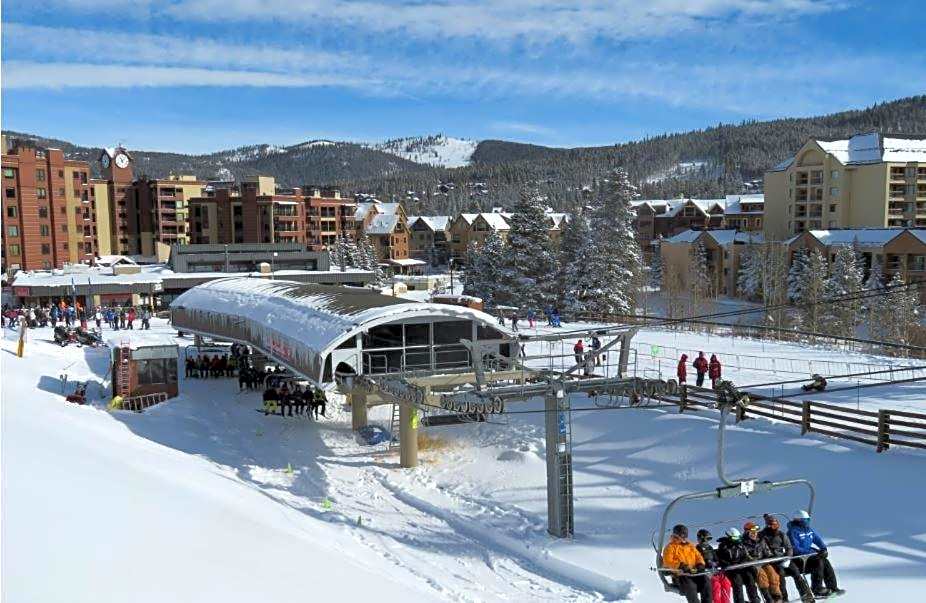 NEW! Marriott Slope View Ski in Ski out Luxury Studio Sleeps 4 Full kitchen, Amenities & Fee Parking