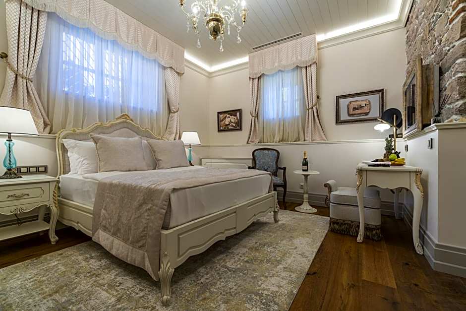 Cunda Callisto Despot Evi 12 Yaş ve Üzeri