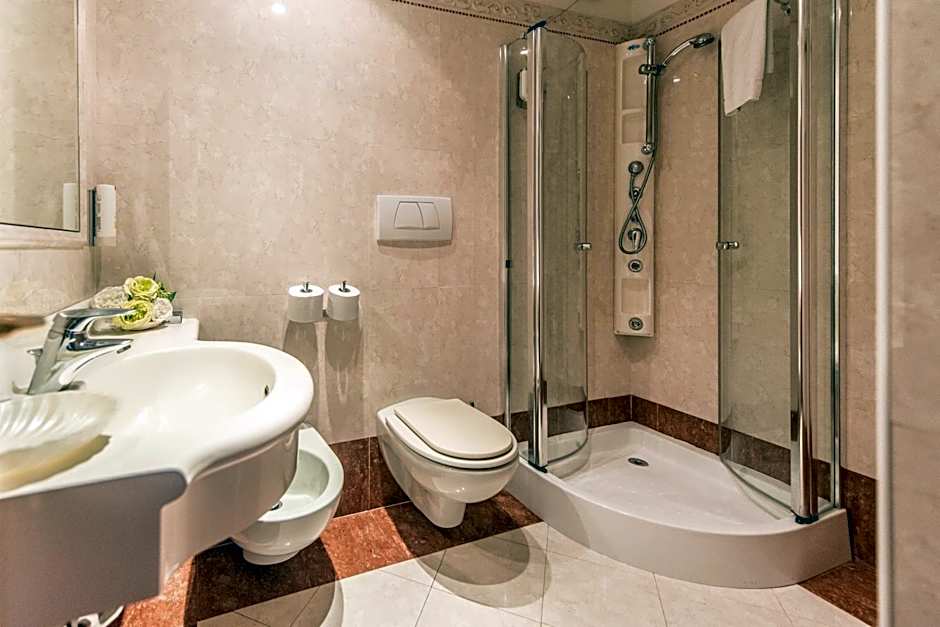 Admiral Hotel Villa Erme