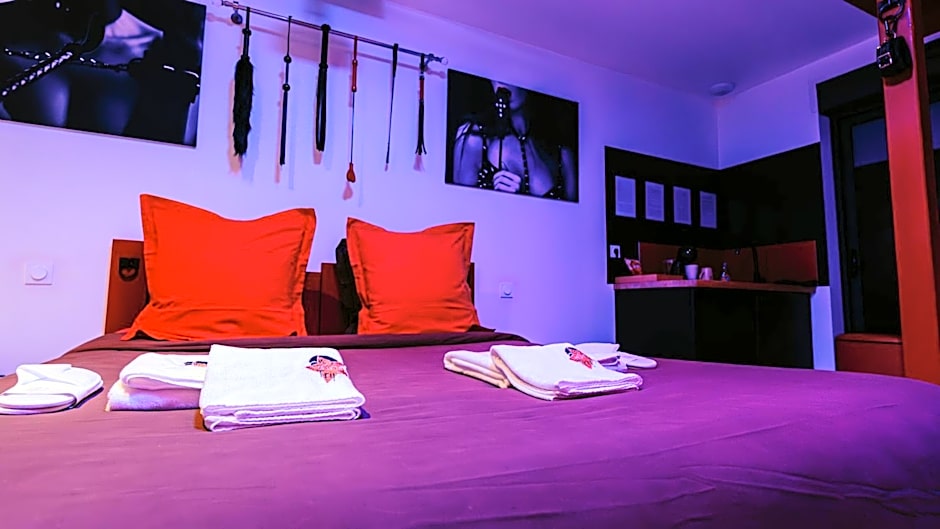 Loveroom Very Good Trip chambre avec jacuzzi privatif