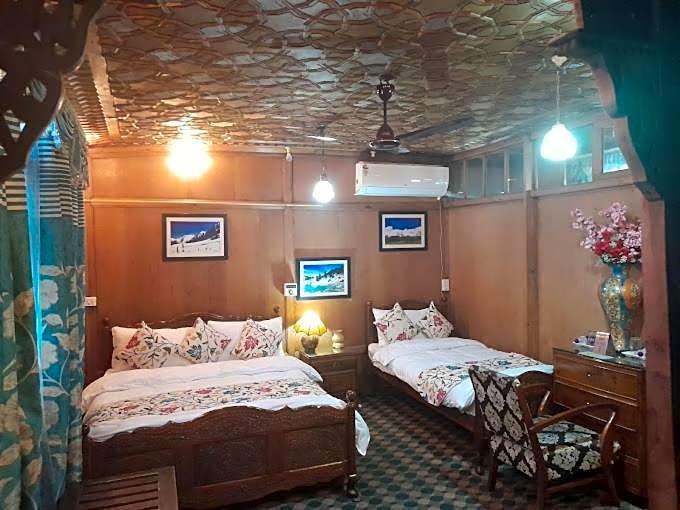 Swan Group of Houseboats, Golden Dal Lake