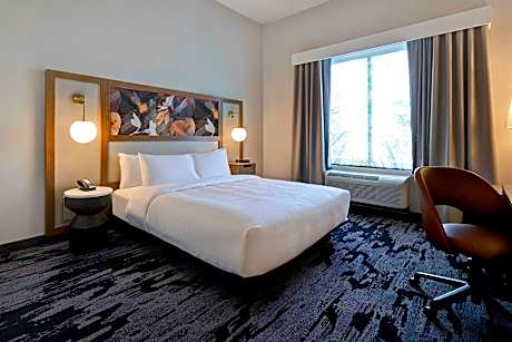 King Room with Roll-In Shower - Mobility Access/Hearing Accessible