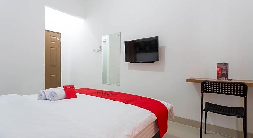 RedDoorz Plus @ Boulevard Residence BSD