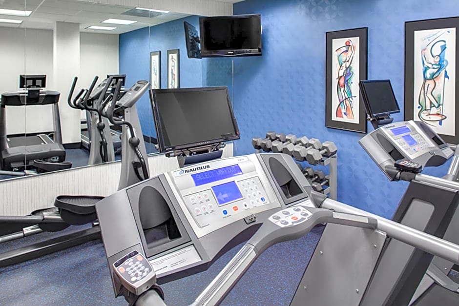 Holiday Inn Express Hotel & Suites Coralville, an IHG Hotel