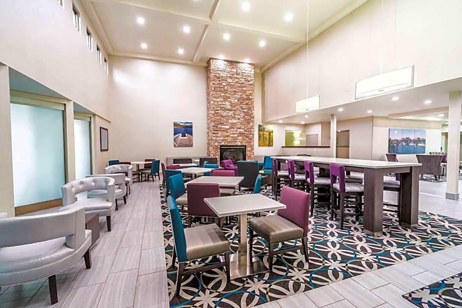 La Quinta Inn & Suites by Wyndham Loudon