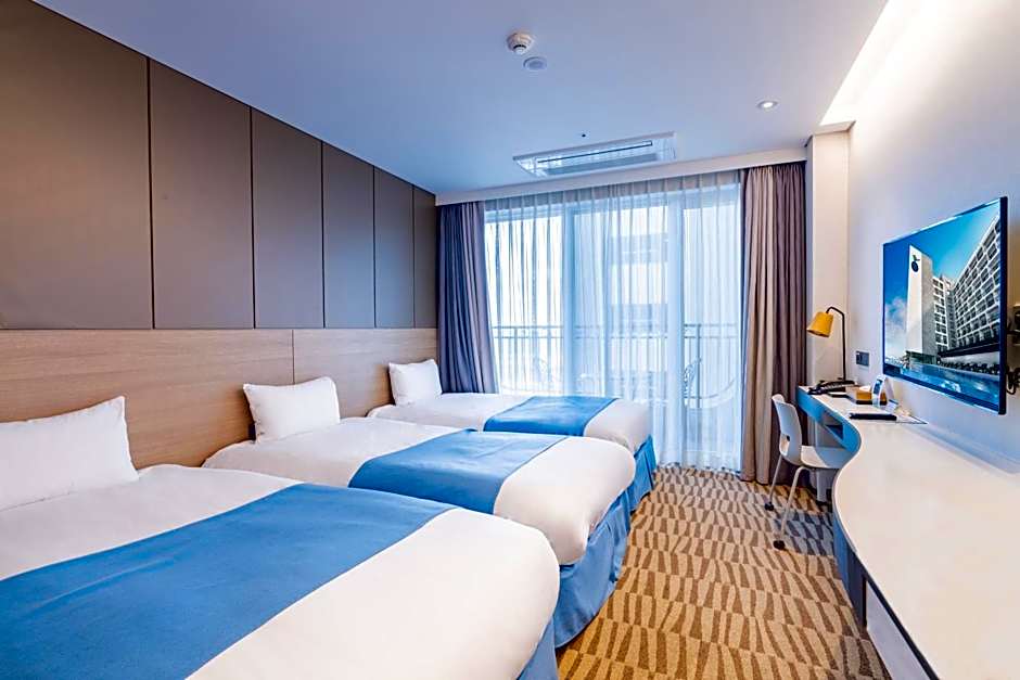 Photo 1 of 3 of Deluxe Triple Room
