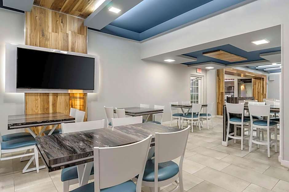 Clarion Pointe Tampa-Brandon Near Fairgrounds and Casino