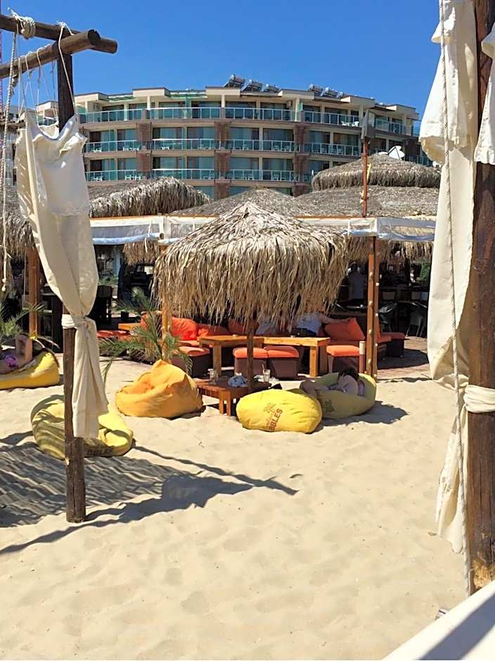 Briz Beach Apartments