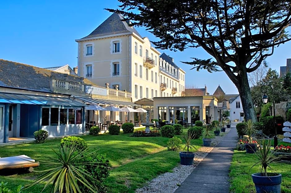Grand Hôtel de Courtoisville - Piscine & Spa