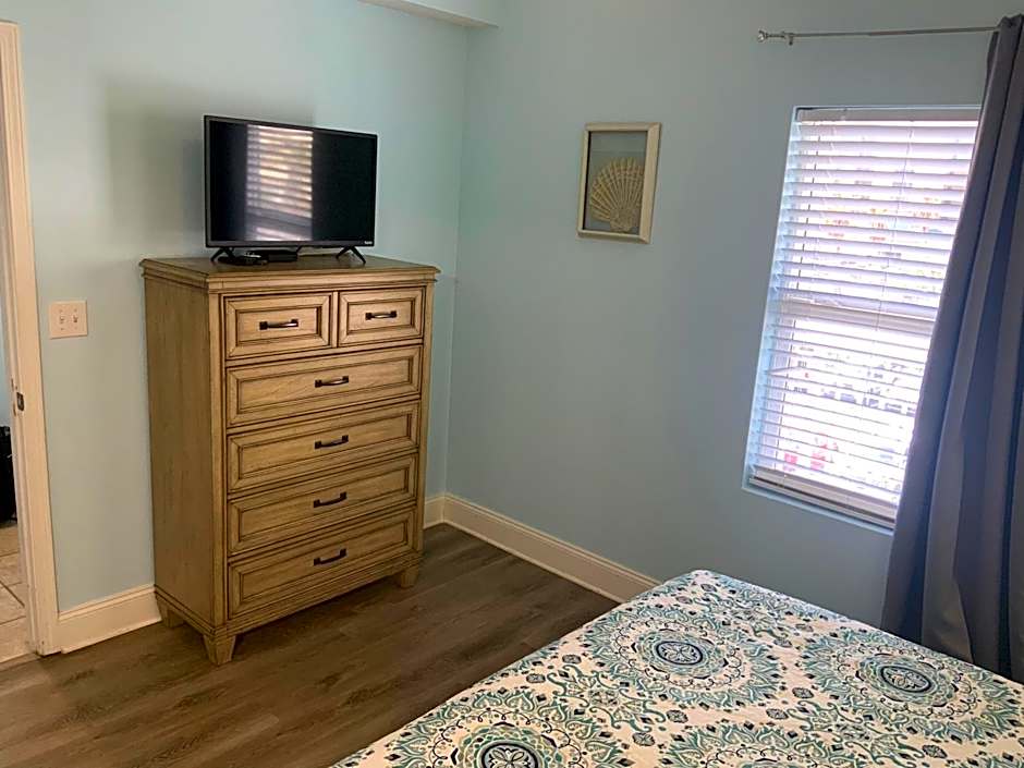 LAKETOWN 5 POOLs STEPS TO BEACH FAMILY FRIENDLY
