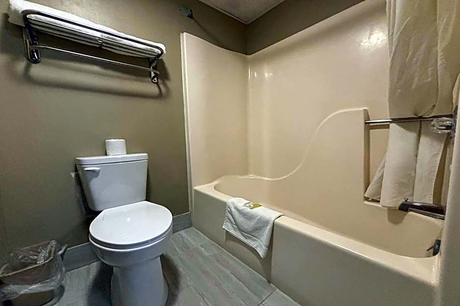 Super 8 by Wyndham Normal Bloomington