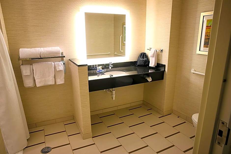 Fairfield Inn & Suites by Marriott Madison Verona