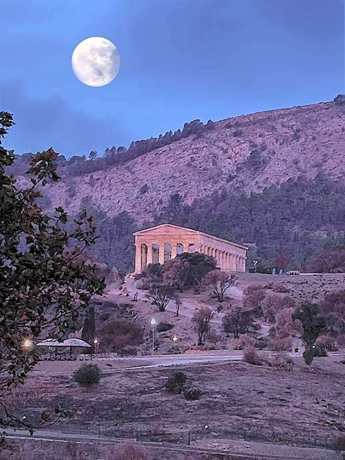 Helimos B&B with Segesta Temple view near Castellammare del Golfo