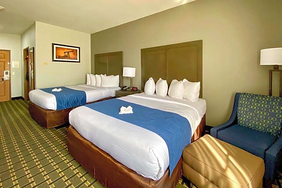 Photo 1 of 4 of 2 Queen Beds, Accessible