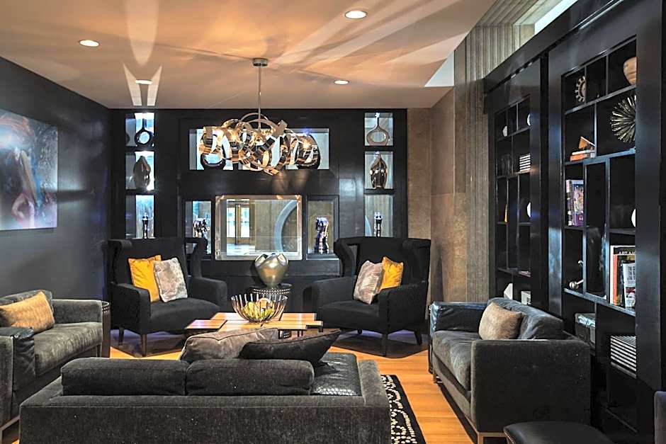 Renaissance by Marriott Cincinnati Downtown Hotel