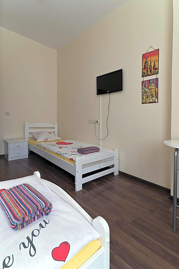 Happy Hotel