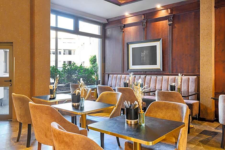 Kings Hotel First Class