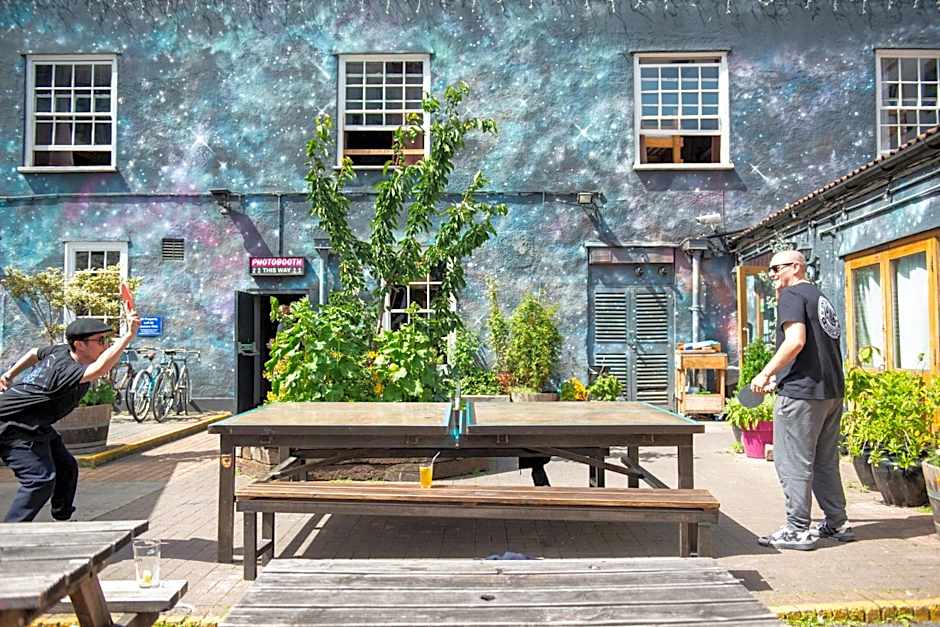 The Full Moon Backpackers