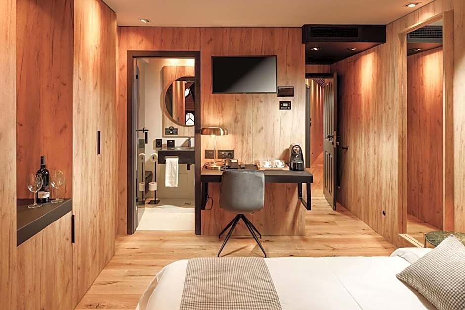 SCHUSTER Boarding House