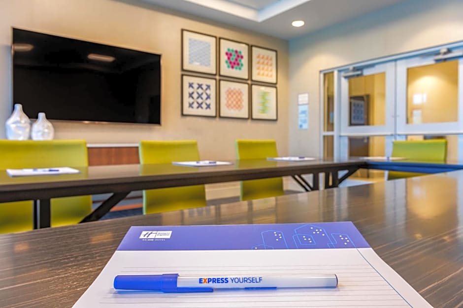 Holiday Inn Express & Suites - Phoenix Dwtn - State Capitol, an IHG Hotel
