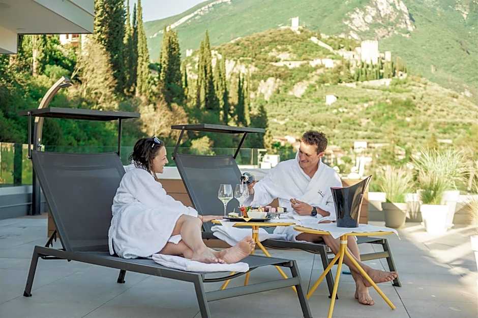 HOODY ACTIVE & HAPPINESS HOTEL