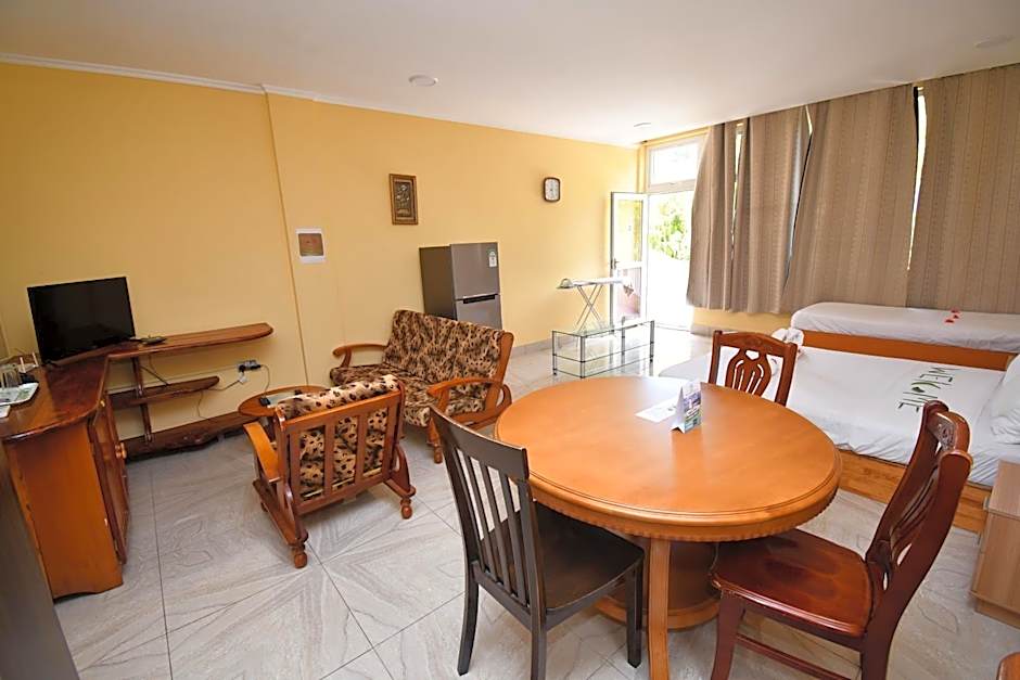 Reef Holiday Apartments