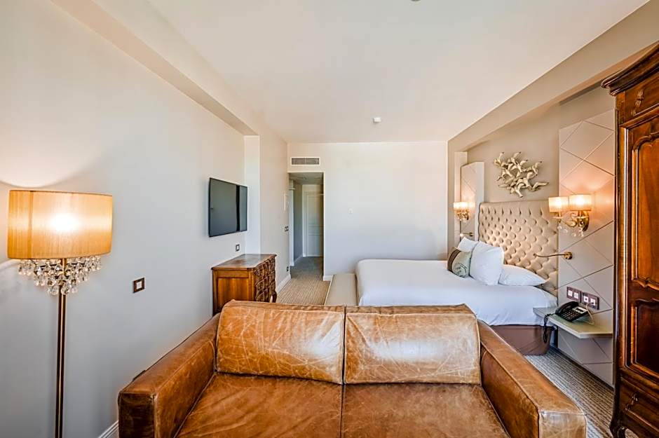 Grand Hotel Des Sablettes Plage, Curio Collection By Hilton