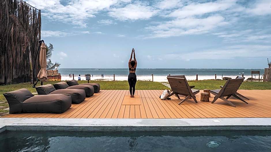 LalaGalu - Beachfront EcoCabins