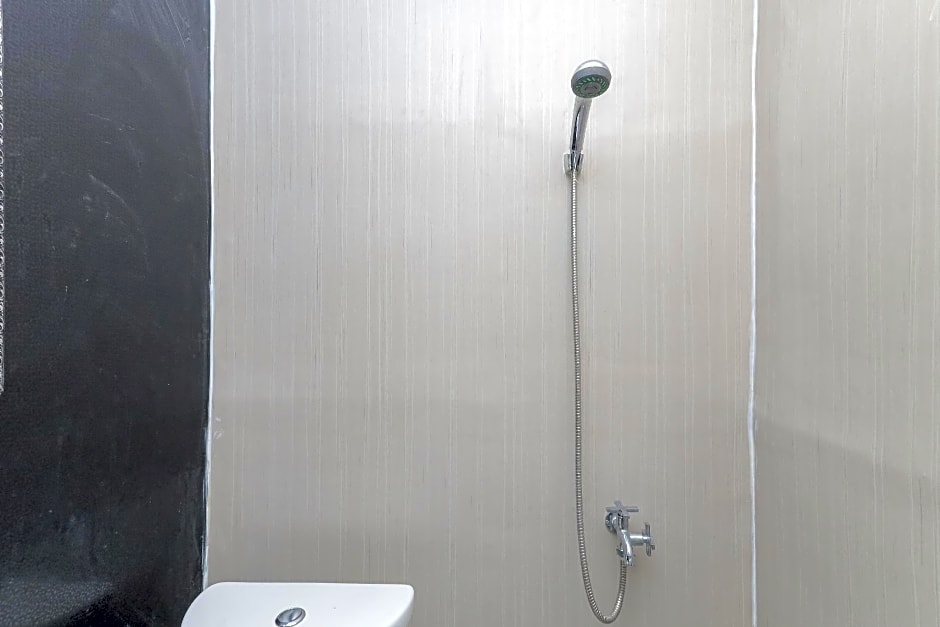 RedDoorz near Mayapada Hospital Surabaya