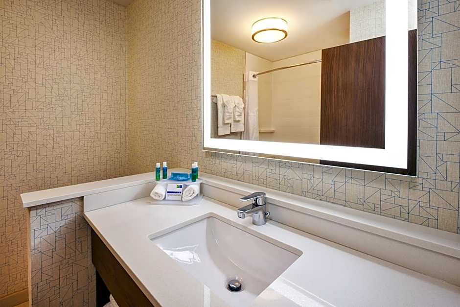 Holiday Inn Express & Suites New Castle By IHG