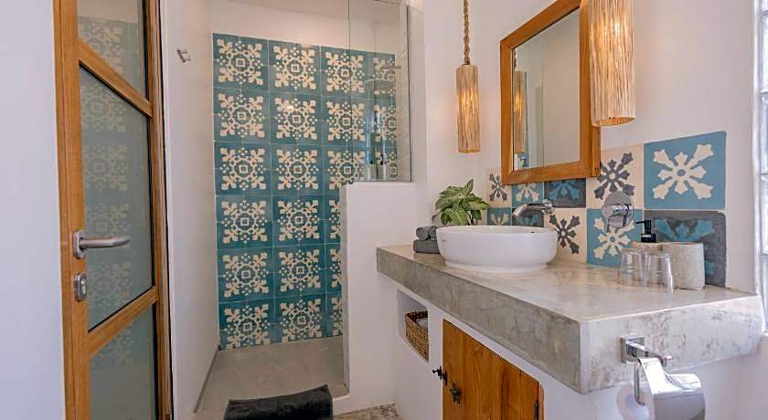 Seaesta Komodo Hostel & Hotel