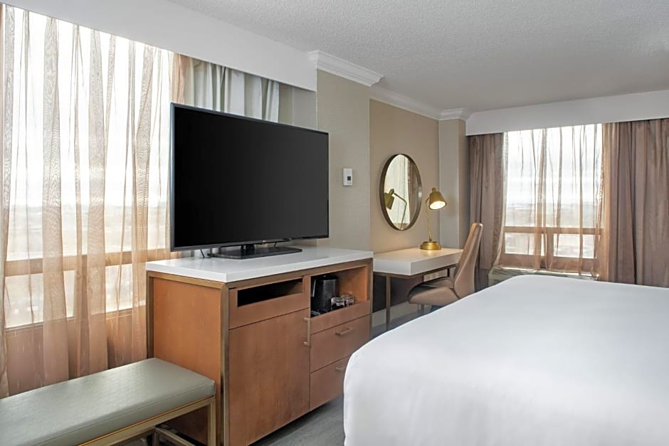 Crowne Plaza TORONTO AIRPORT