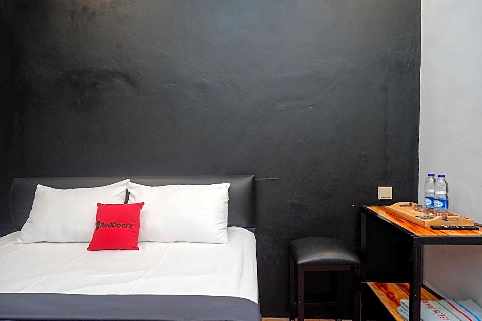 RedDoorz @ Jalan Raya Baturaden 2