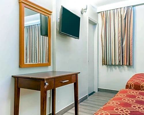 Econo Lodge South Ozone Park