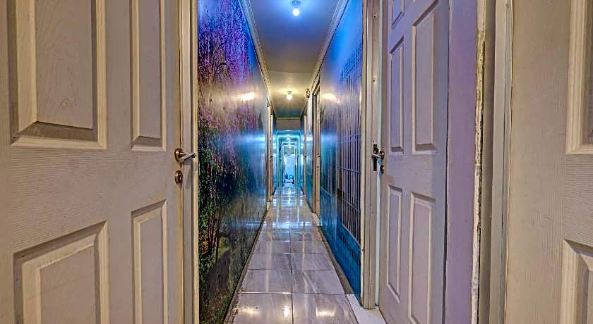 OYO Life 92877 Hotel Rainbow 7296