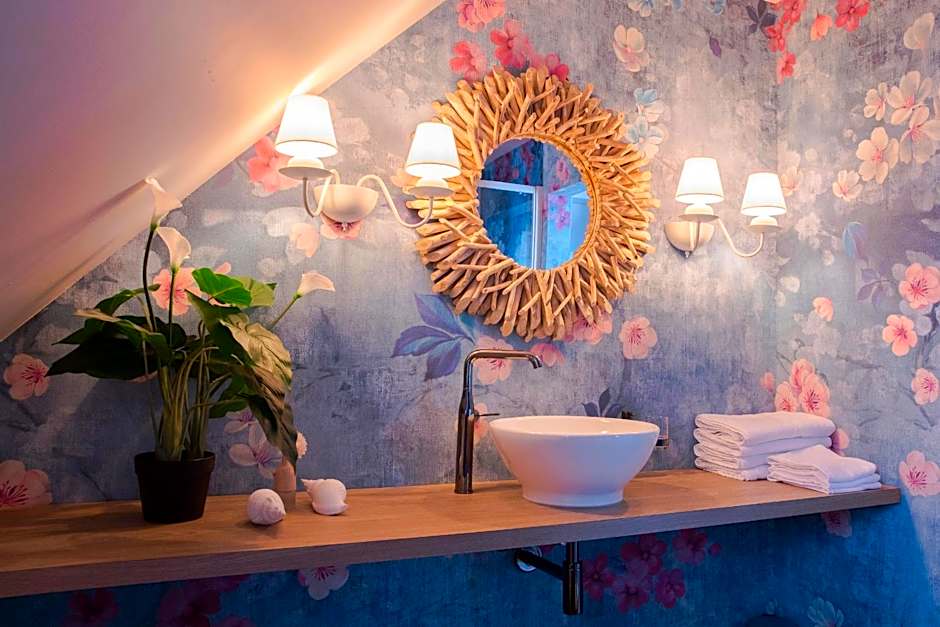 The Henry Self Check-In Guesthouse