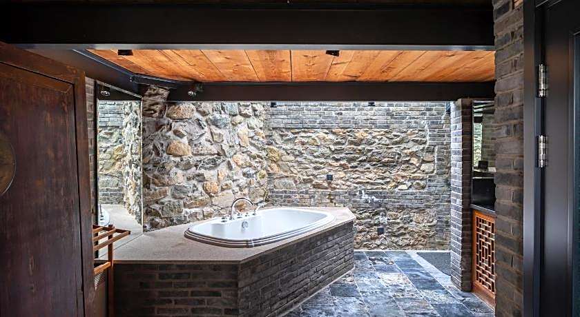 Brickyard Retreat at Mutianyu Great Wall